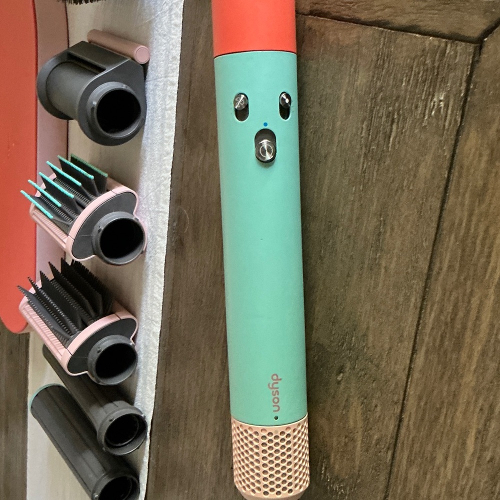 Dyson Multi-Styler in Mint & Coral with Matching Case - Picture 4 of 7
